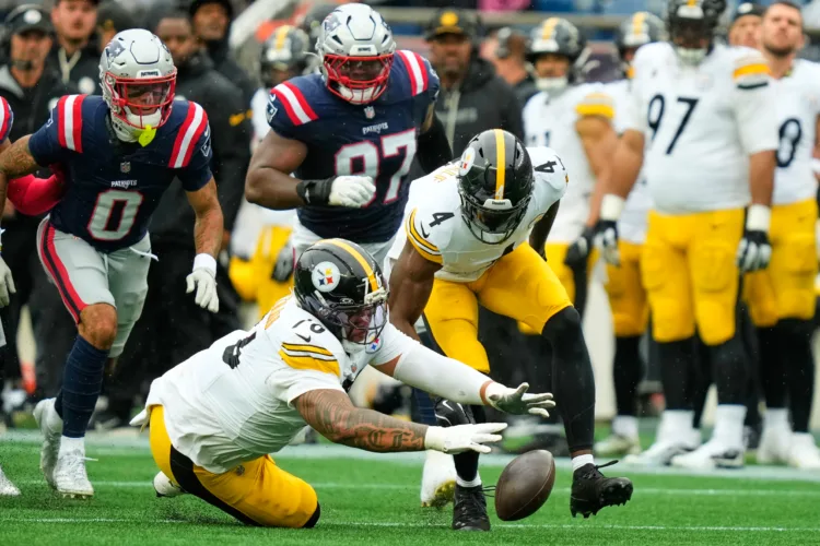 TreVeyon Henderson Runs For A TD And The Patriots Pummel Aaron Rodgers In A 20-3 Win Over Steelers